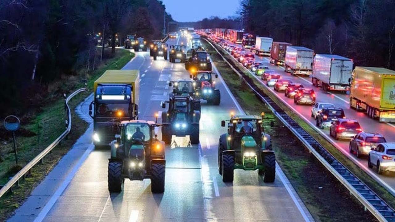 Almanya'da Çiftçilerin protestoları devam ediyor 