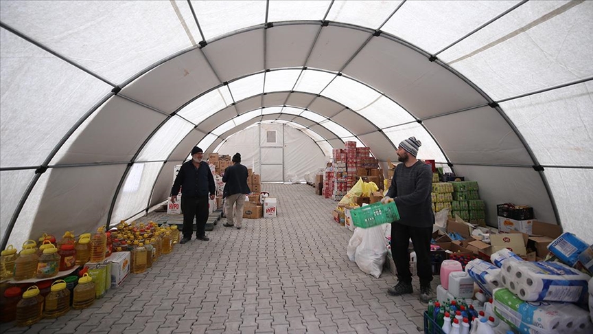 Toptancılar Mehmetçiğin kurduğu çadırlarda hizmet vermeye başladı